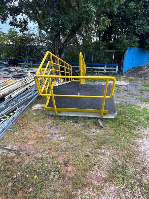 Escada com Plataforma - Image 5