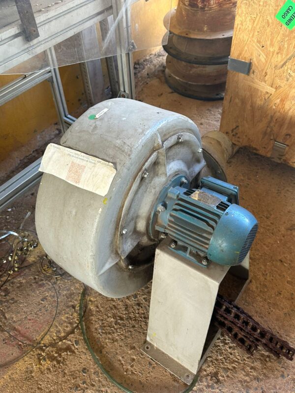 Exaustor com Motor WEG com 2800 m³/h
