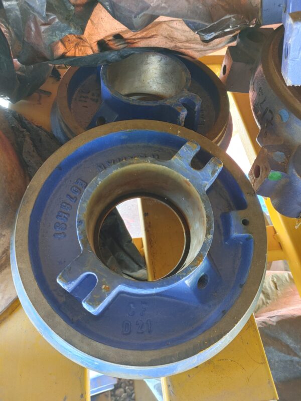 Lote de Revestimentos, Rotores, Peças Diversas de Bomba WEIR e Motobombas - Image 55