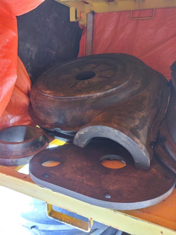 Lote de Revestimentos, Rotores, Peças Diversas de Bomba WEIR e Motobombas - Image 62