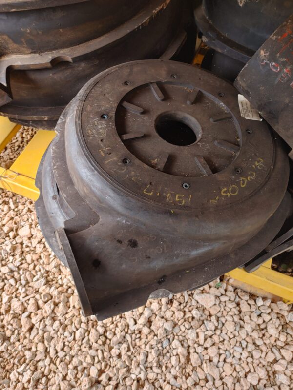Lote de Revestimentos, Rotores, Peças Diversas de Bomba WEIR e Motobombas - Image 64