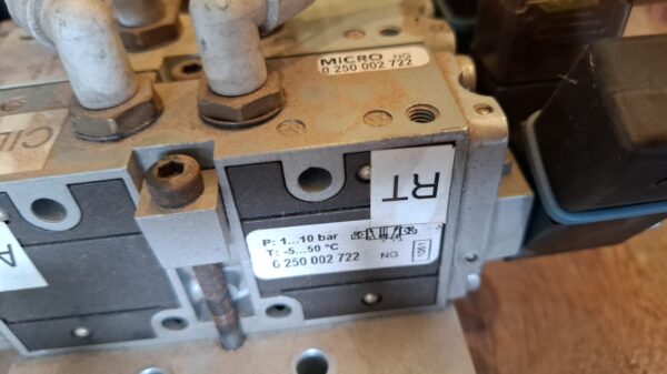 Manifold de Válvulas Solenoides Pneumáticas MICRO 24V – Conjunto Modular para Automação Industrial - Image 4