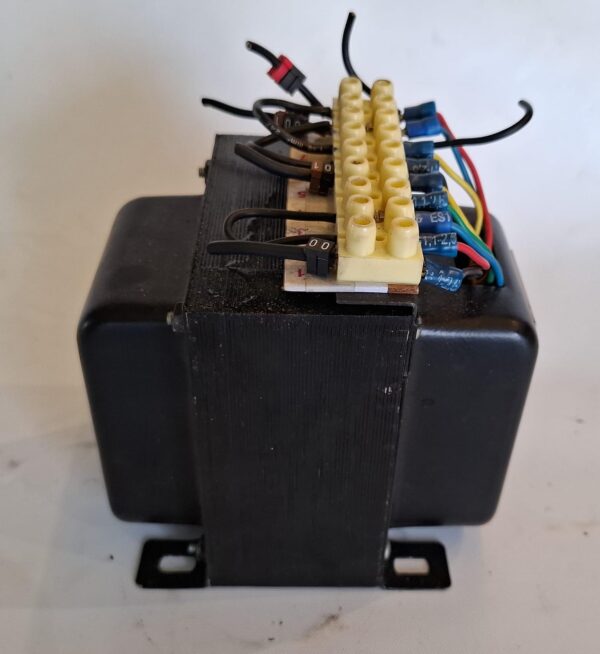 Transformador de Comando Líder TC 200VA Entrada 220/380/440V Saída 110/220V​