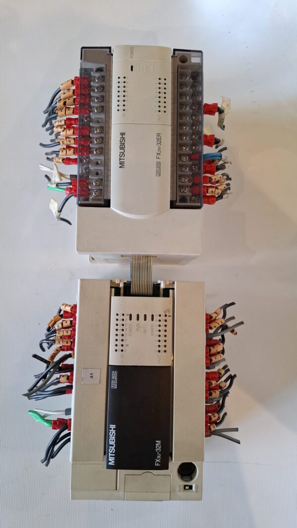 Controlador Lógico Programável (CLP) Mitsubishi FX2N-32ER-ES/UL 32 I/O 100–240V AC 30W